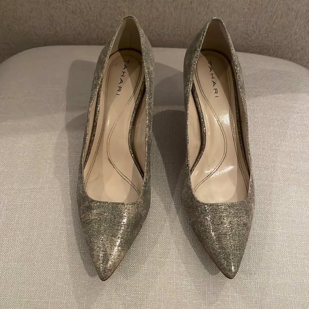 Tahari Harper pump. Gold/grey shimmer.
